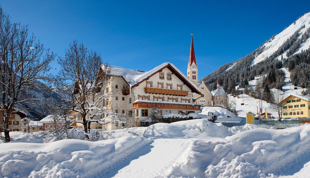 Gasthof Baren Hotel Holzgau Exterior photo